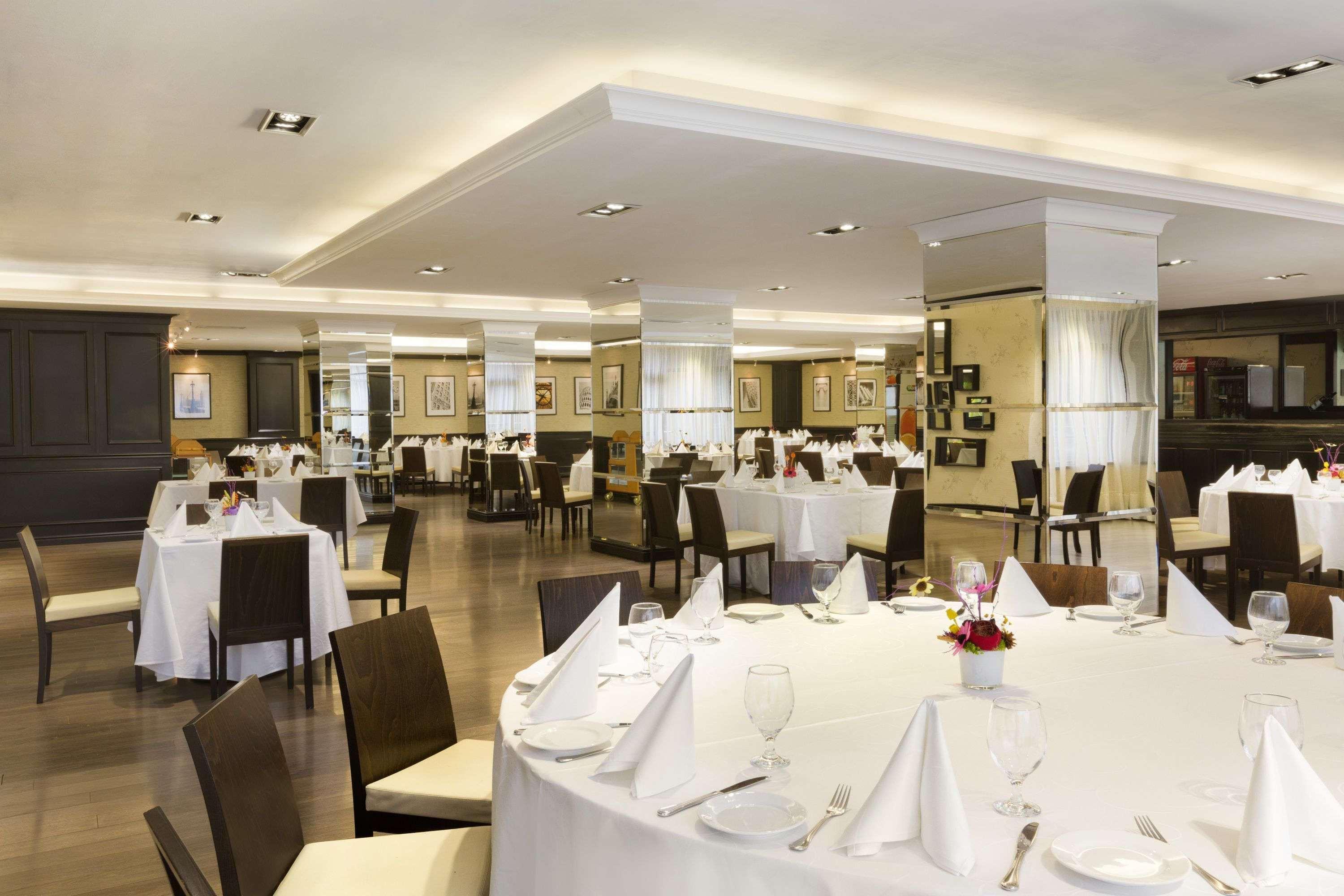 Ramada Iasi City Center Zewnętrze zdjęcie