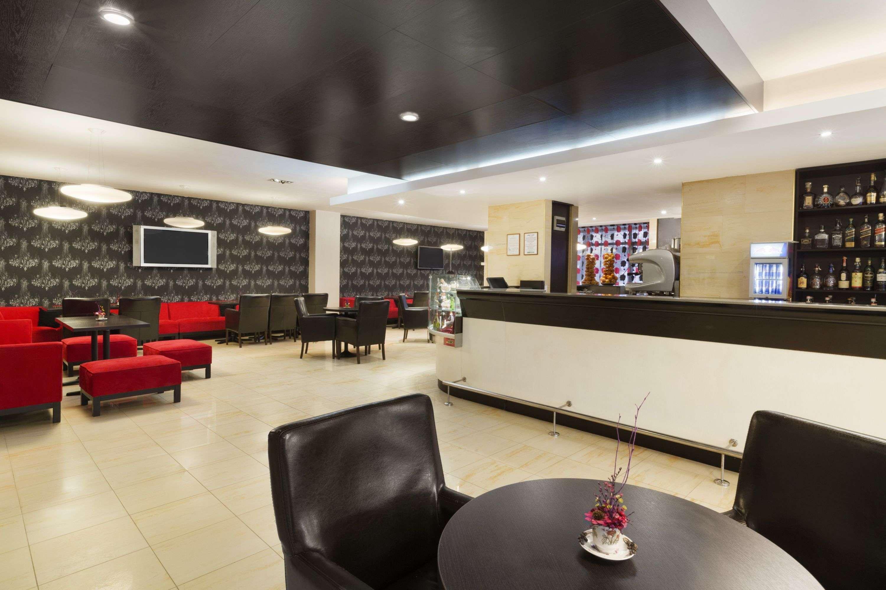 Ramada Iasi City Center Zewnętrze zdjęcie